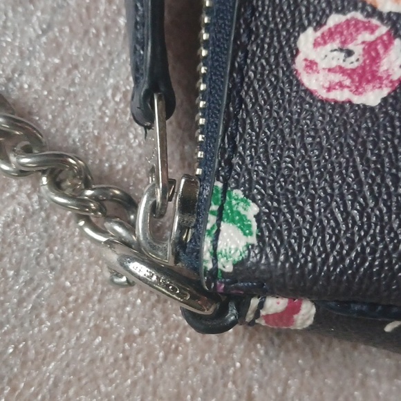 SOLD - COACH Large Wristlet 19 in Wildflower Print - Mini Purse - Picture 5 of 15